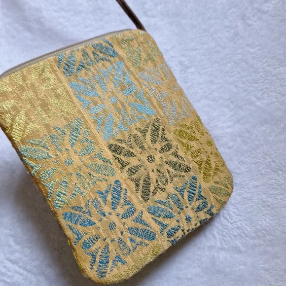 Maruca Cupcake Crossbody Purse / Small bag - Picture 11 of 16